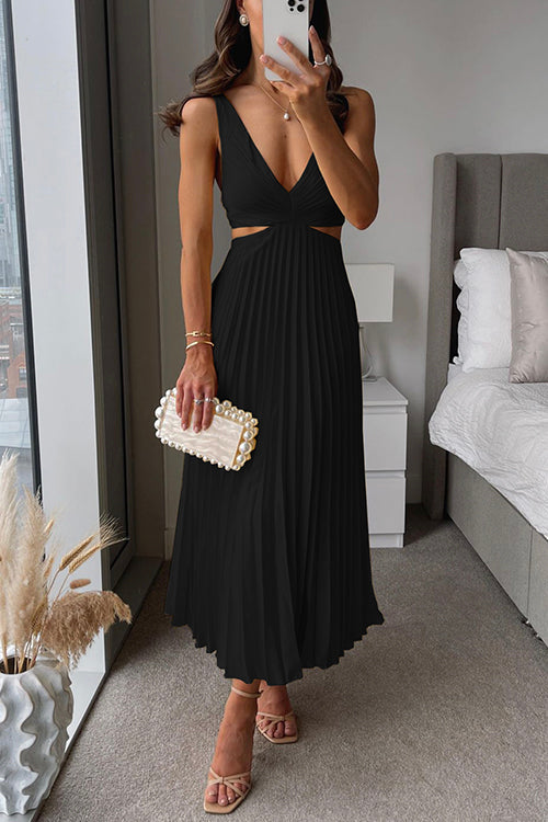 Women's pleated dress with V-neck and elegant silhouette
