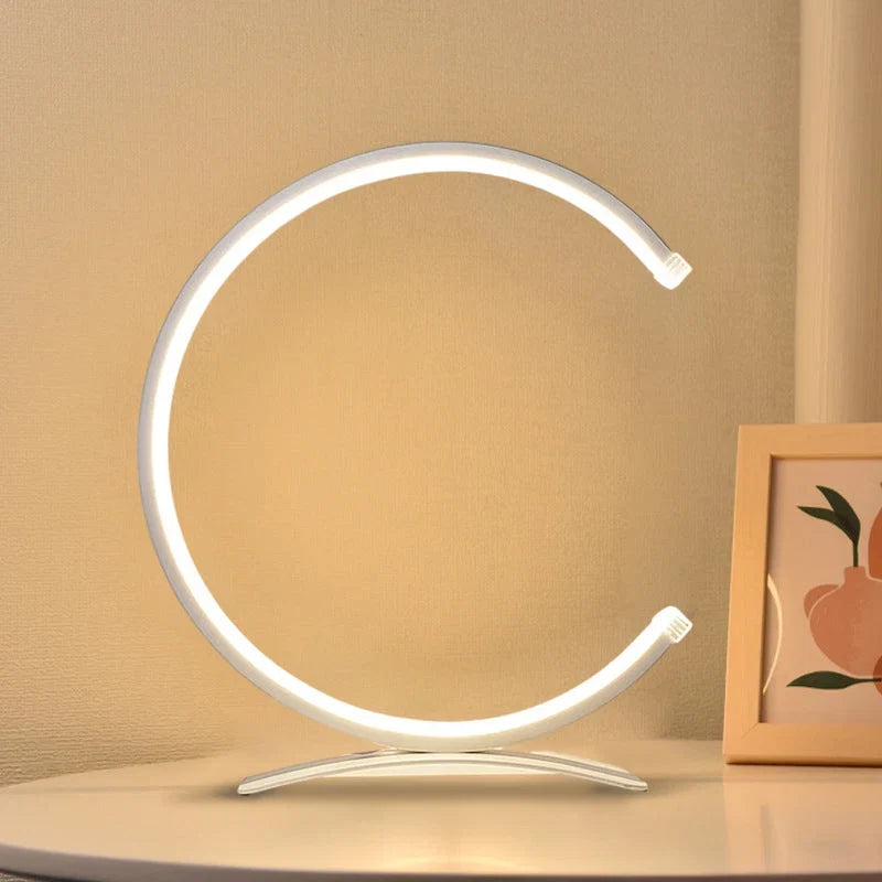 Touch-Steuerung der C-förmigen Tischlampe im Detail