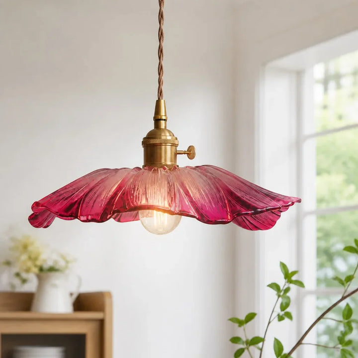 Vintage-Glasleuchte mit floralem Schirm als stilvolle Deckenbeleuchtung