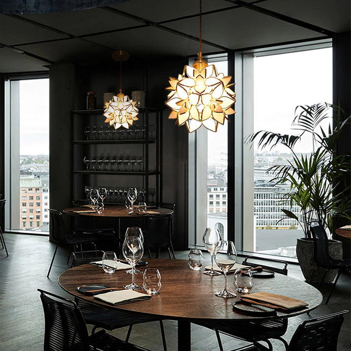 Handgefertigte Pendelleuchte mit Capiz-Muscheln