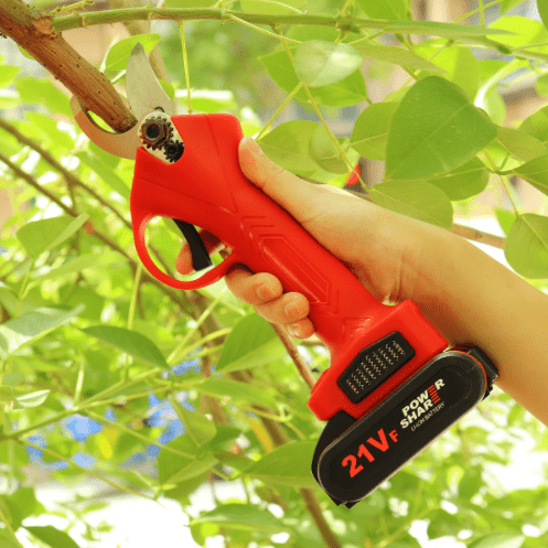 Cordless ergonomic garden shears with a powerful cutting mechanism for precise work
