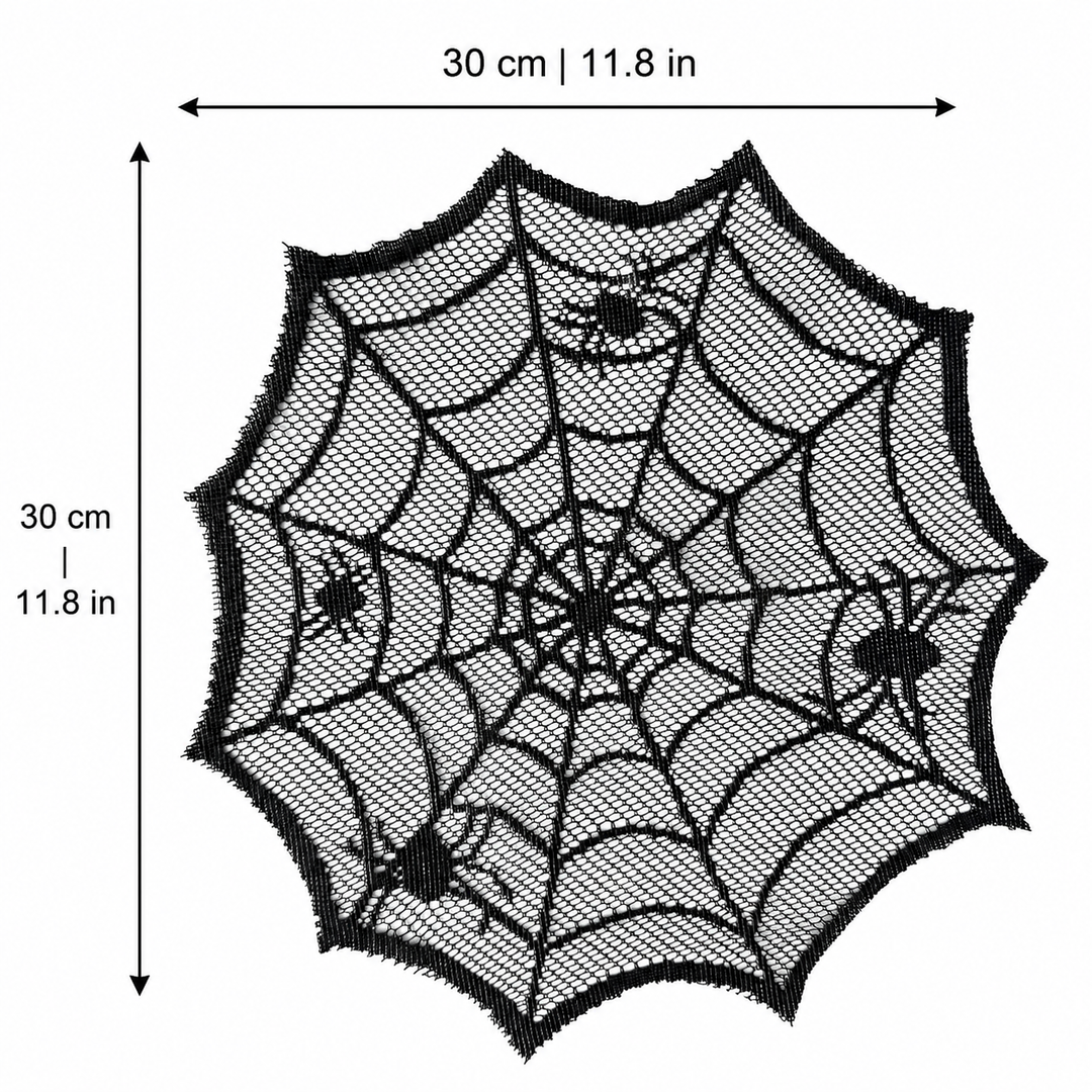 Detailansicht eines schwarzen Tischsets mit Spinnennetz-Muster für Halloween
