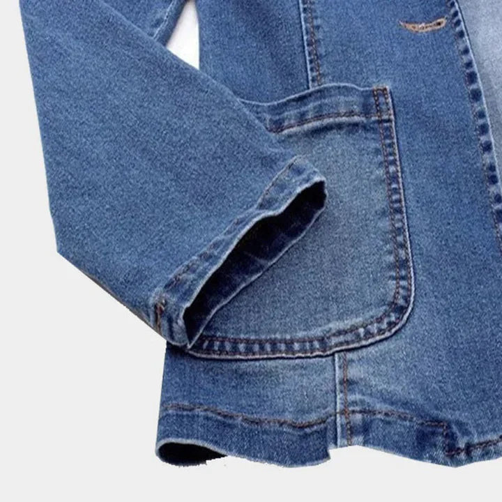 Women's denim blazer with a figure-hugging cut 