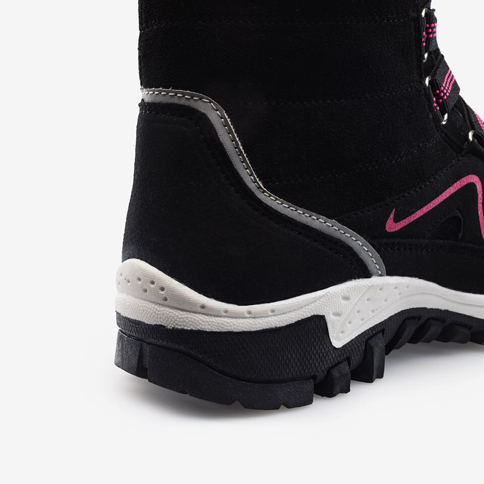 Women's winter boots with thermal lining and weatherproof design 