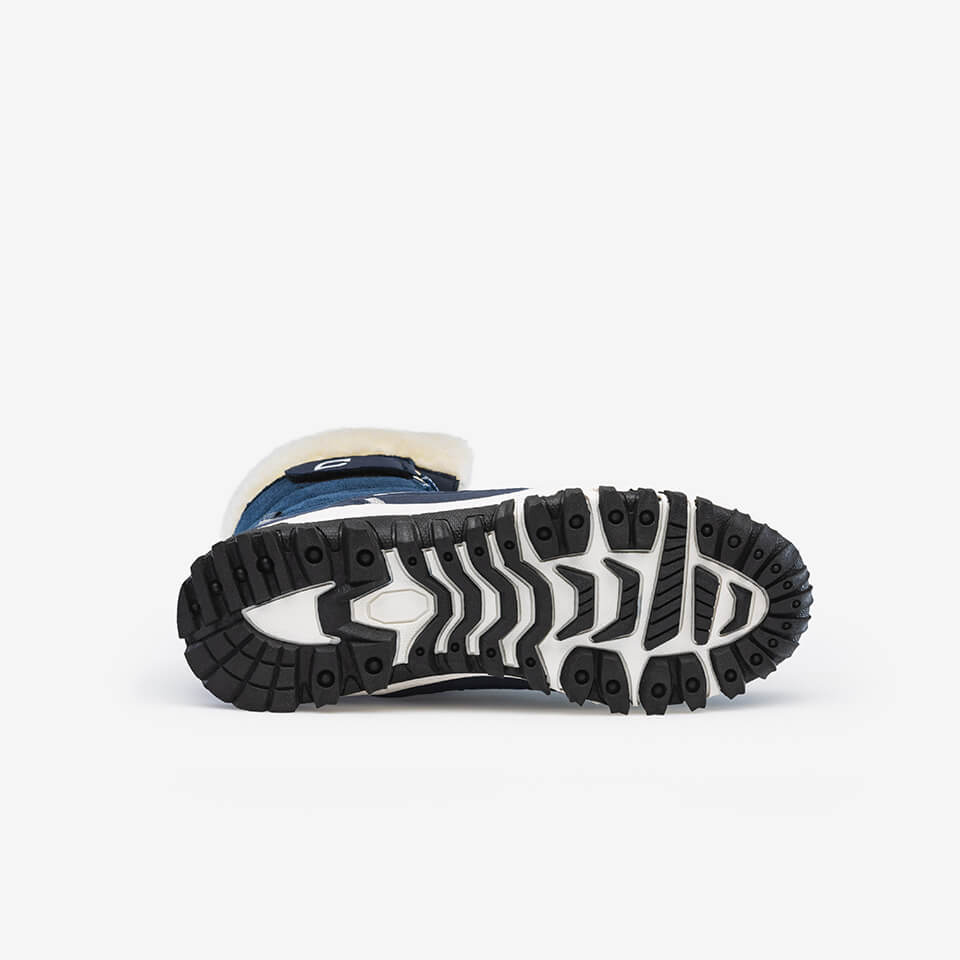 Women's winter boots with thermal lining and weatherproof design 