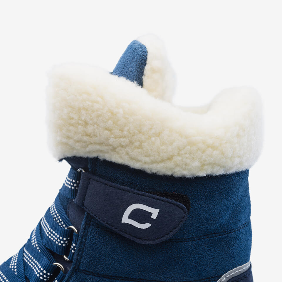 Women's winter boots with thermal lining and weatherproof design 