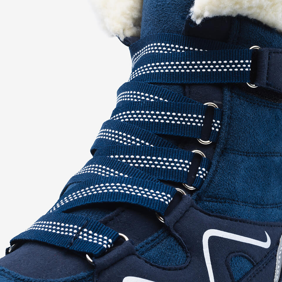 Women's winter boots with thermal lining and weatherproof design 
