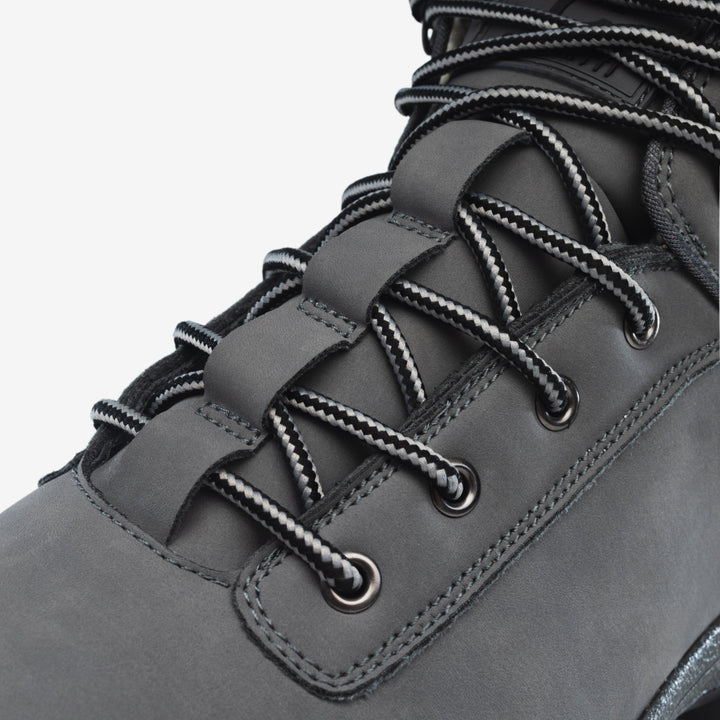 Men's hiking boots with weatherproof design 