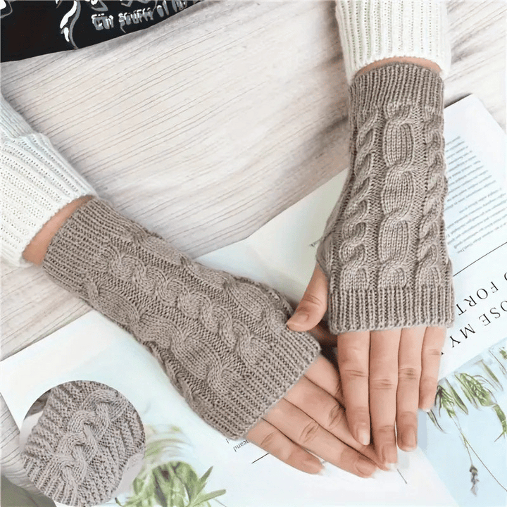 Monochrome knitted half-finger gloves made of acrylic with touchscreen functionality