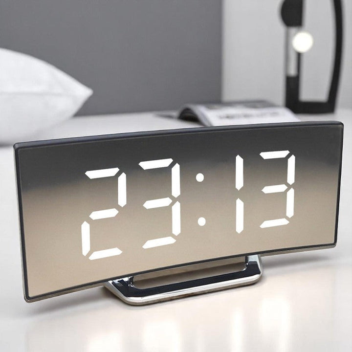 CurveClock LED alarm clock with large display – dimmable, quiet &amp; modern