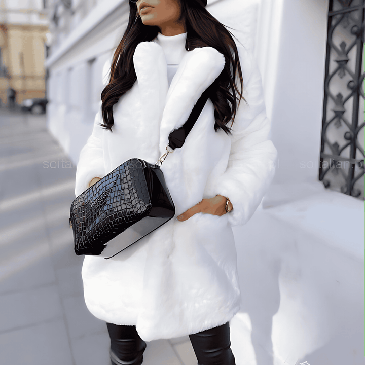 Women's coat with lapel collar and soft design