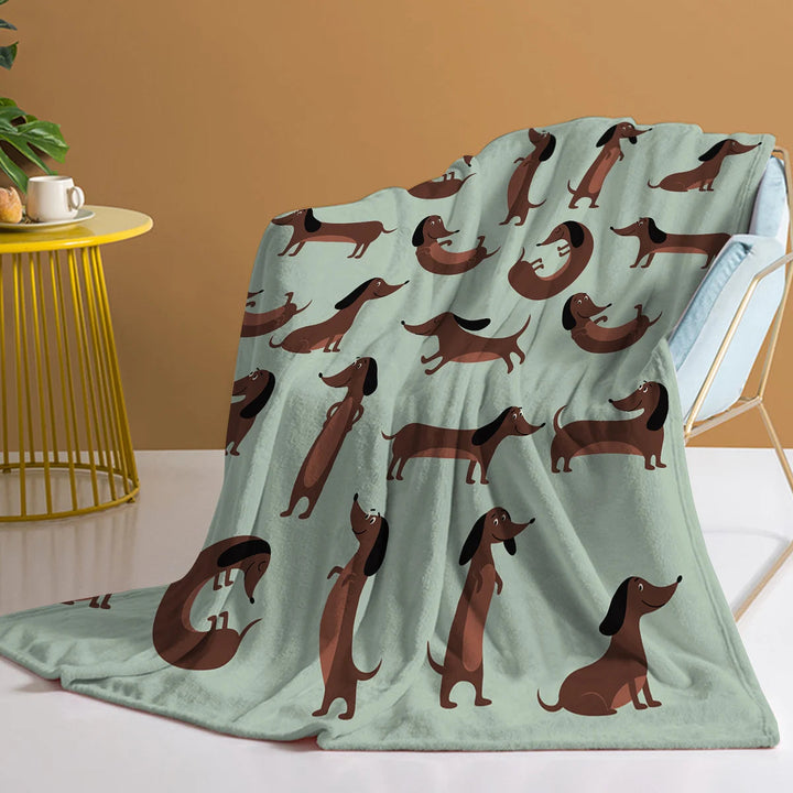 Kuschelige Sofadecke aus Flanell mit Dackel-Print in Nahaufnahme