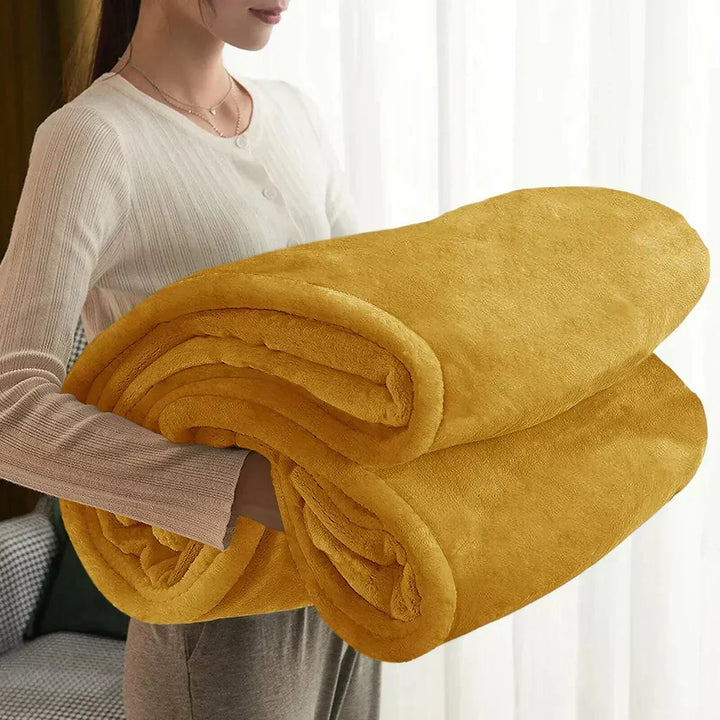 Zusammengelegte Fleecedecke für Sofa und Bett