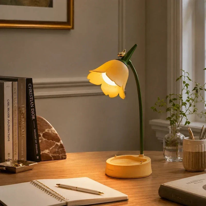 Blumenförmige LED-Leselampe mit praktischer Handyhalterung