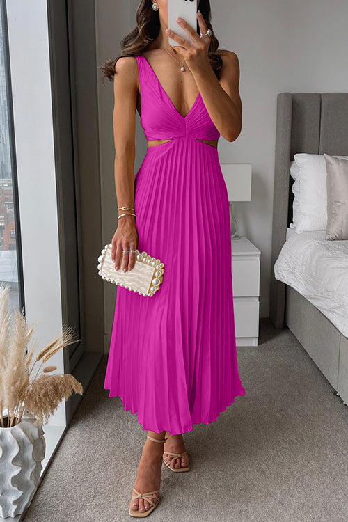 Women's pleated dress with V-neck and elegant silhouette