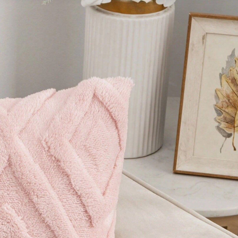 Pillow cover with diamond pattern – Decorative cover with plush look