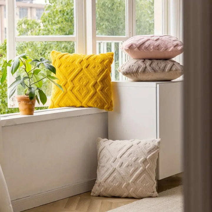 Pillow cover with diamond pattern – Decorative cover with plush look