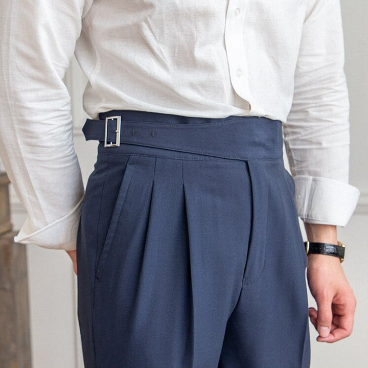 Men's pleated trousers with buckle closure and classic cut