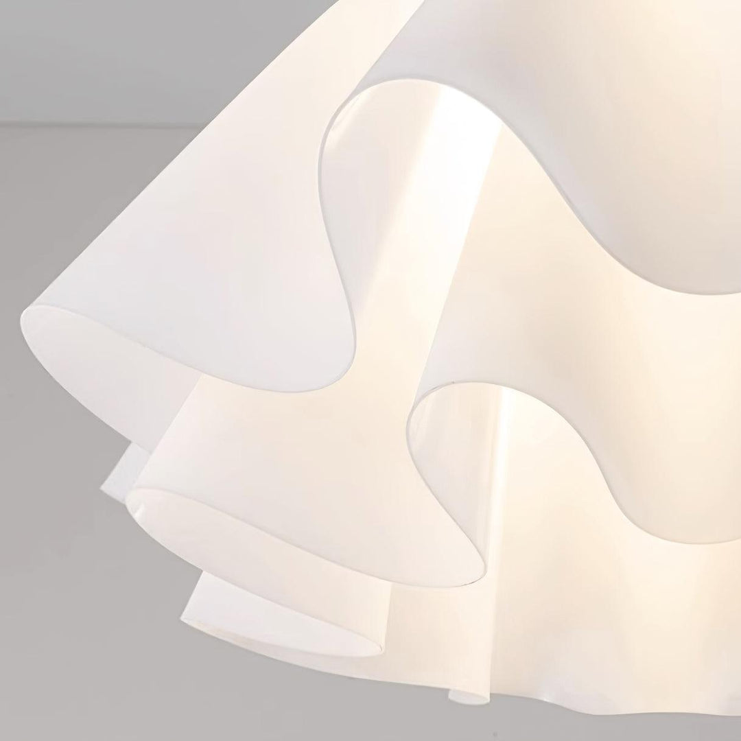 Moderne Gailon-Deckenleuchte – Gefaltetes Design in Messing & Weiß