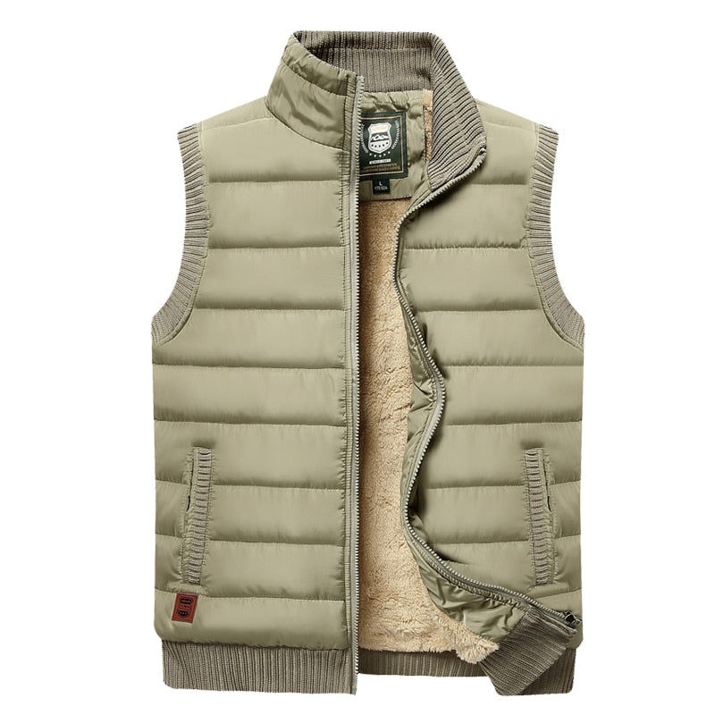 Men's vest with fur lining and insulated design