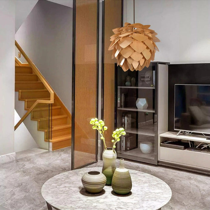 Handgefertigte Pendelleuchte aus Holz im Pinienzapfen-Design