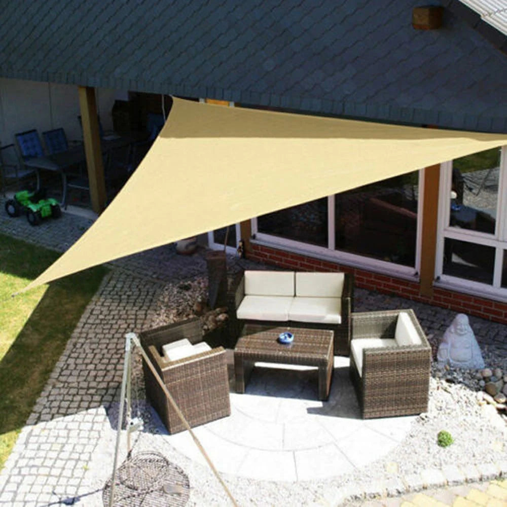 Water-repellent sunshade sail in triangular or square shape for balcony and terrace