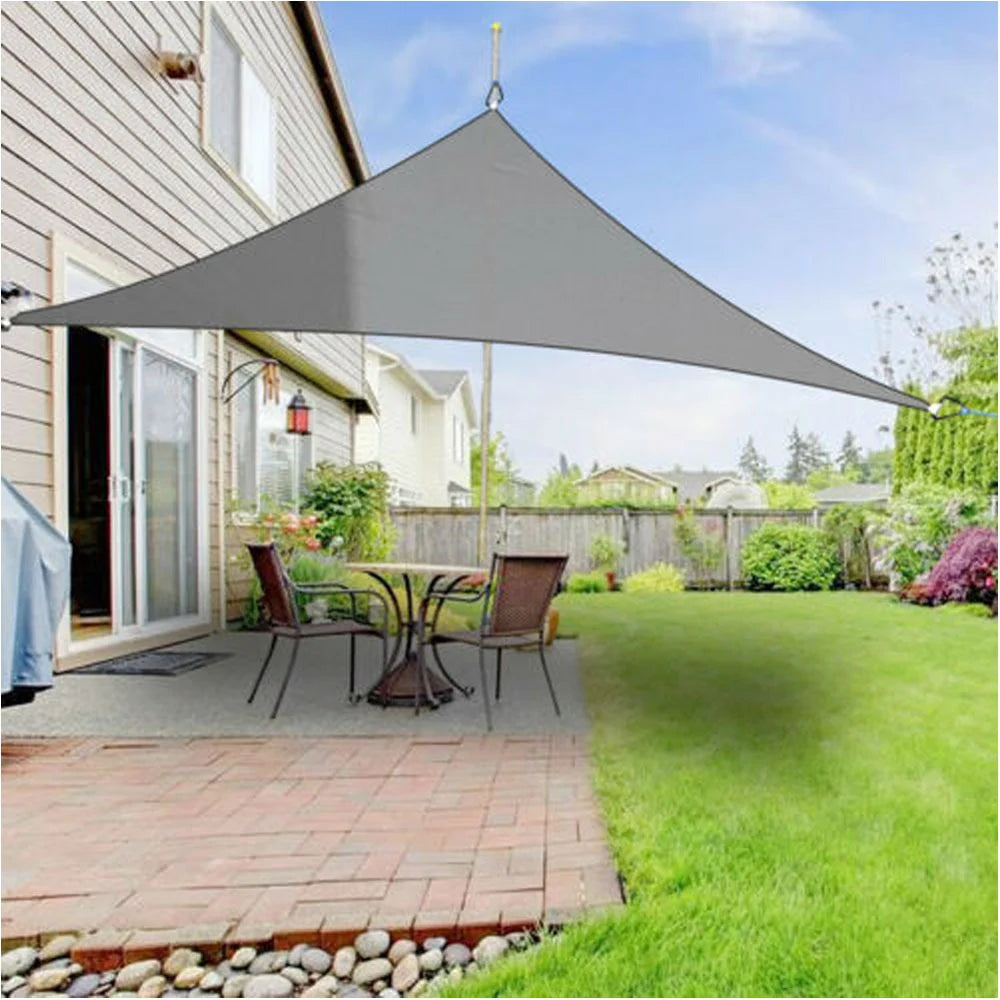 Water-repellent sunshade sail in triangular or square shape for balcony and terrace