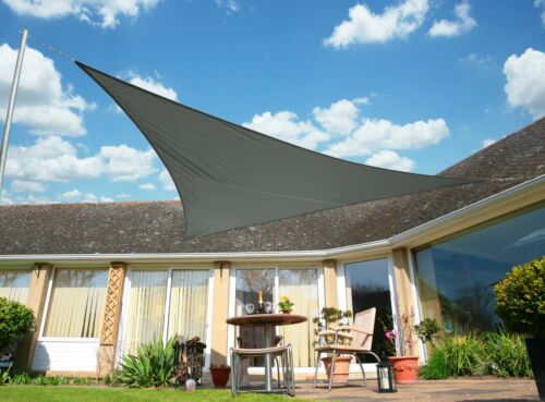 Water-repellent sunshade sail in triangular or square shape for balcony and terrace