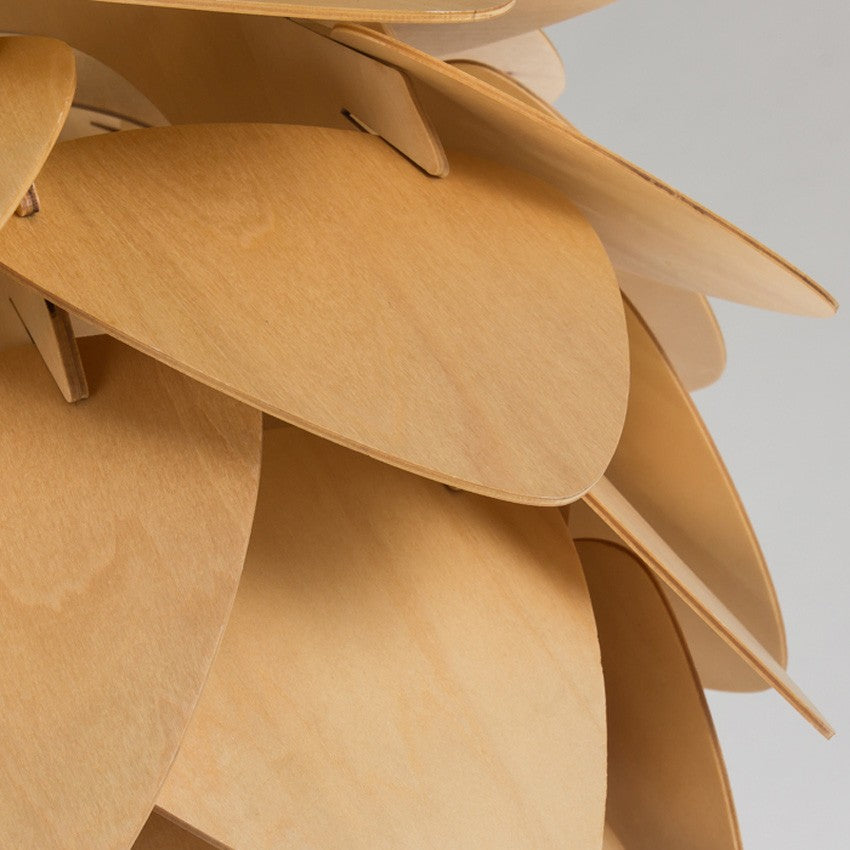 Handgefertigte Pendelleuchte aus Holz im Pinienzapfen-Design
