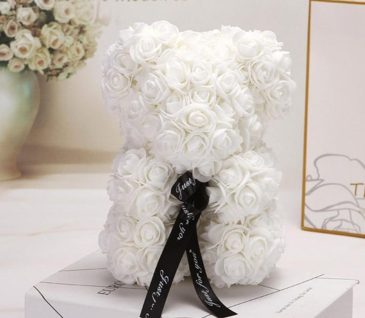 Rosenbär aus Kunstrosen mit Schleife – Dekoratives Geschenk für besondere Anlässe