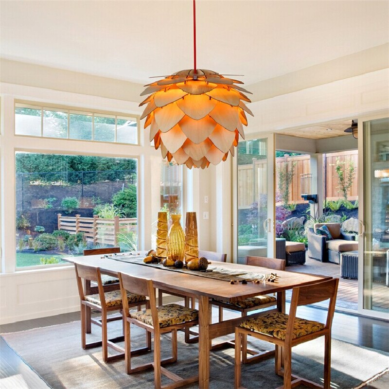 Handgefertigte Pendelleuchte aus Holz im Pinienzapfen-Design