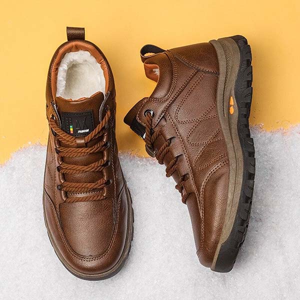 Men's winter boots with thermal lining and classic design 