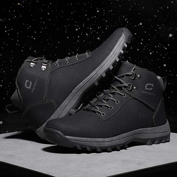 Men's hiking boots with weatherproof design 