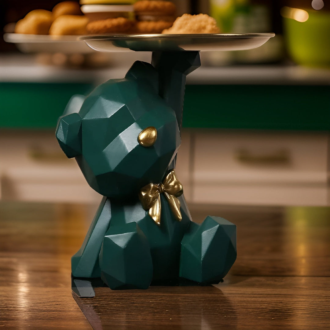 Seitliche Ansicht der geometrischen Bärenfigur mit Tablett aus Kunstharz