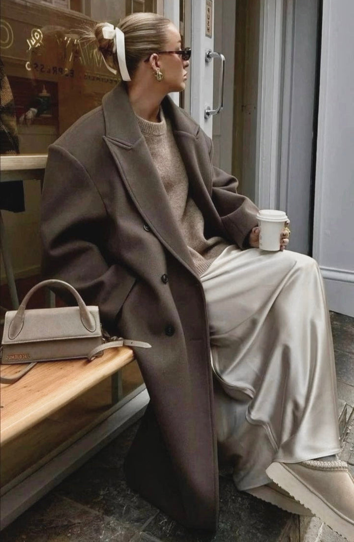 Women's coat with double-breasted button placket and oversized cut