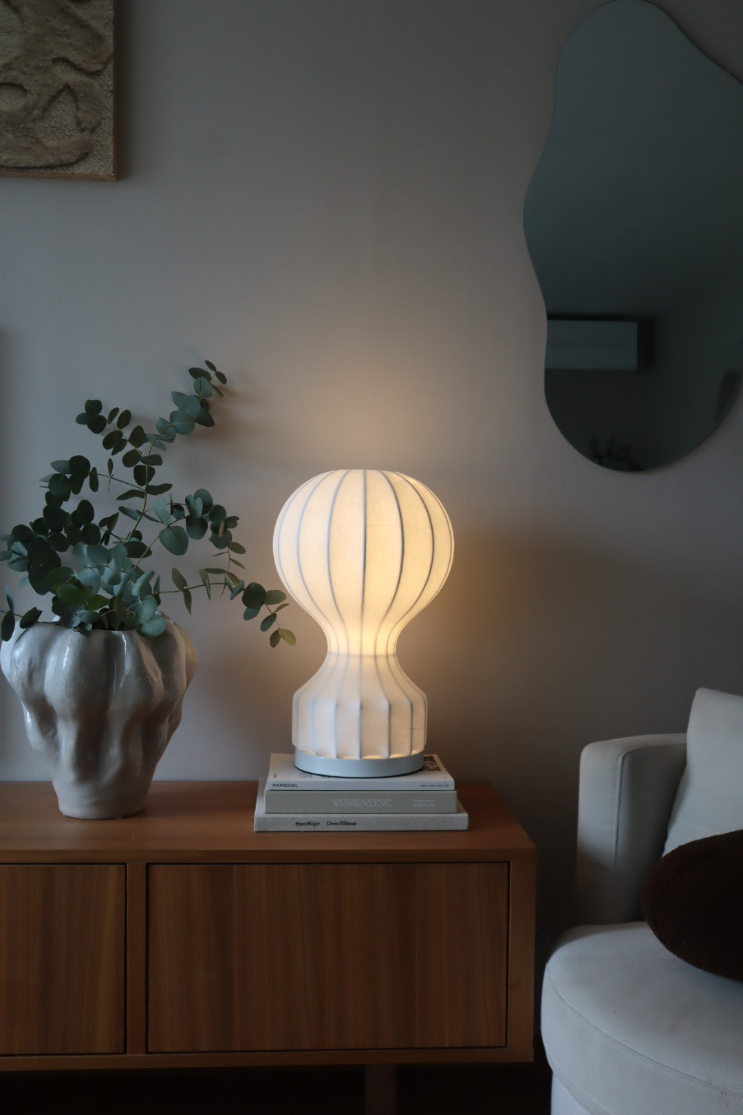 Hot air balloon table lamp with organic shape 