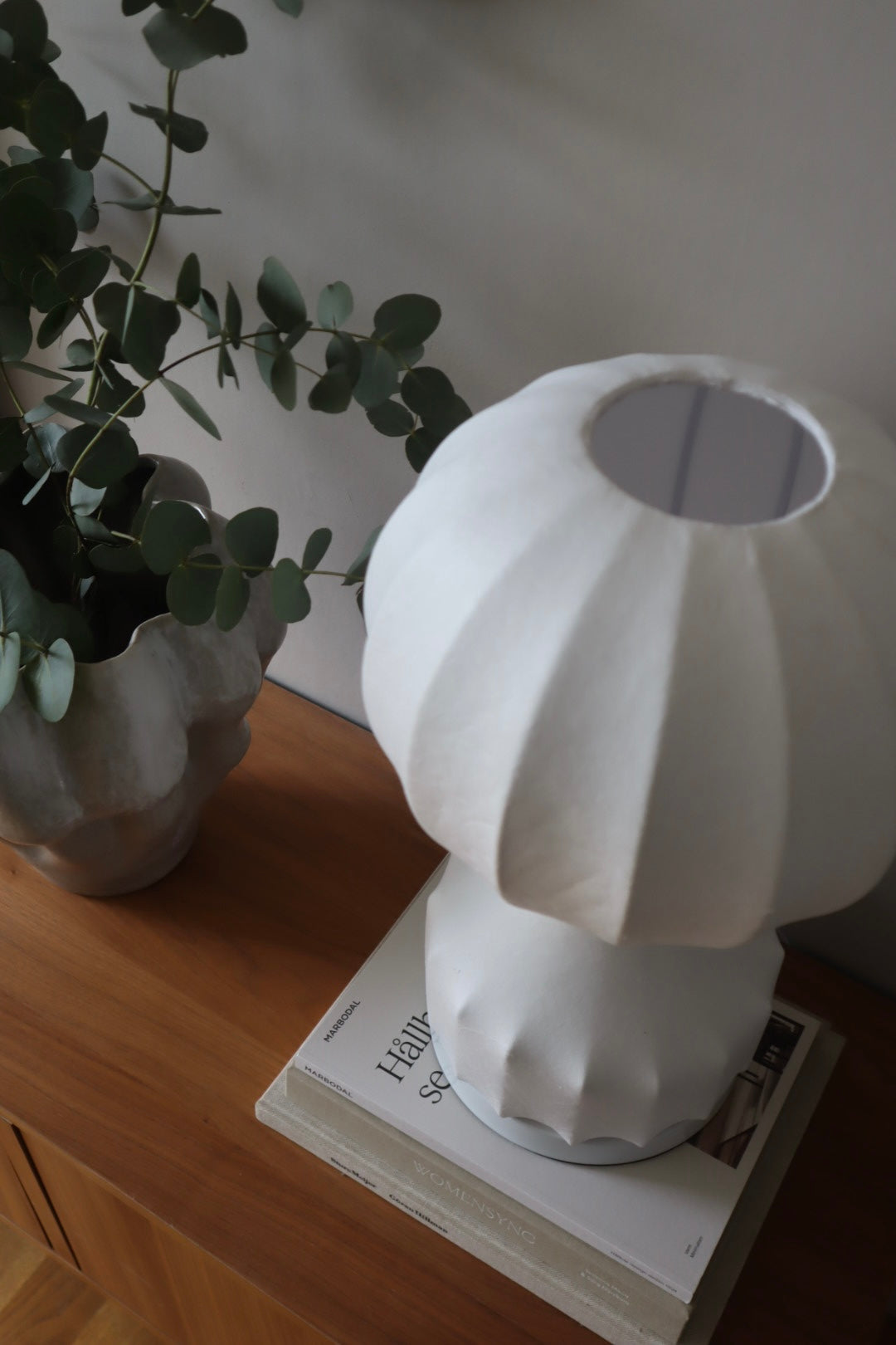 Hot air balloon table lamp with organic shape 