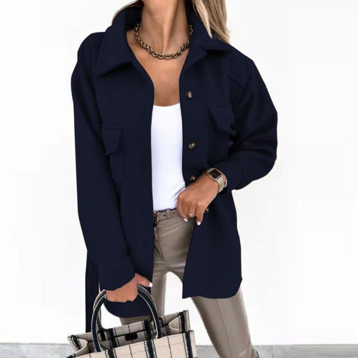 Women's jacket with a slim silhouette and lightweight design