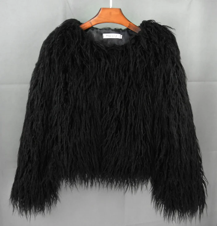 Women's Oversized Faux Fur Short Jacket with Shaggy Design