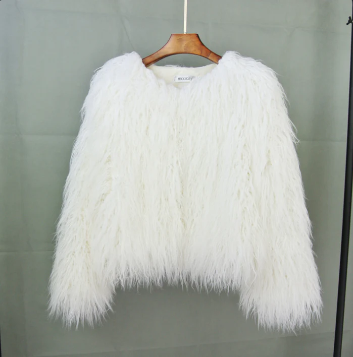 Women's Oversized Faux Fur Short Jacket with Shaggy Design