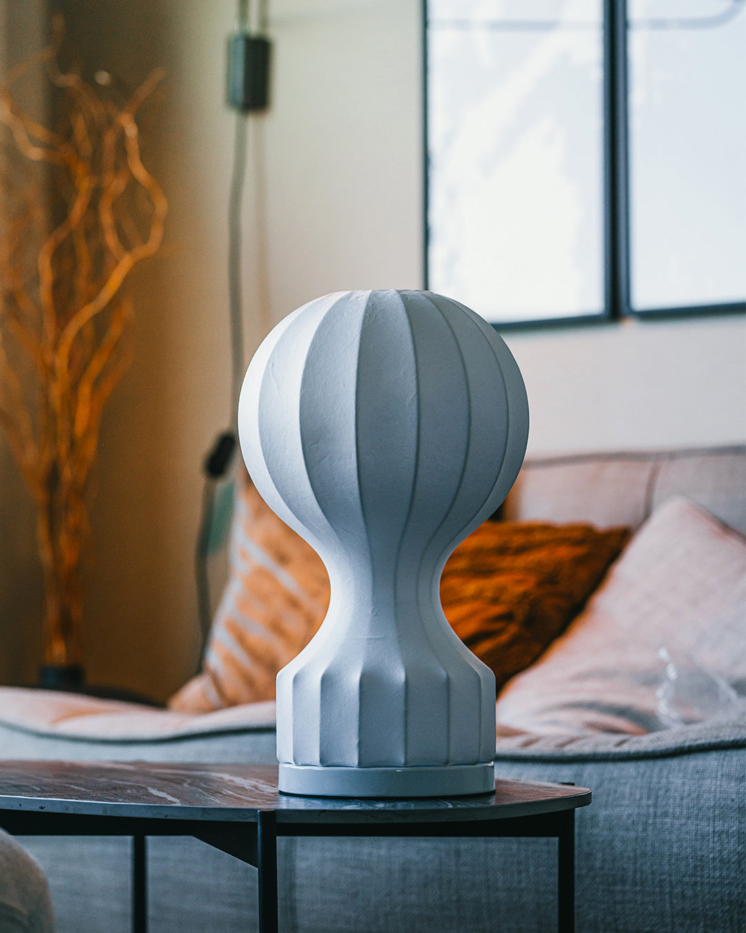 Hot air balloon table lamp with organic shape 