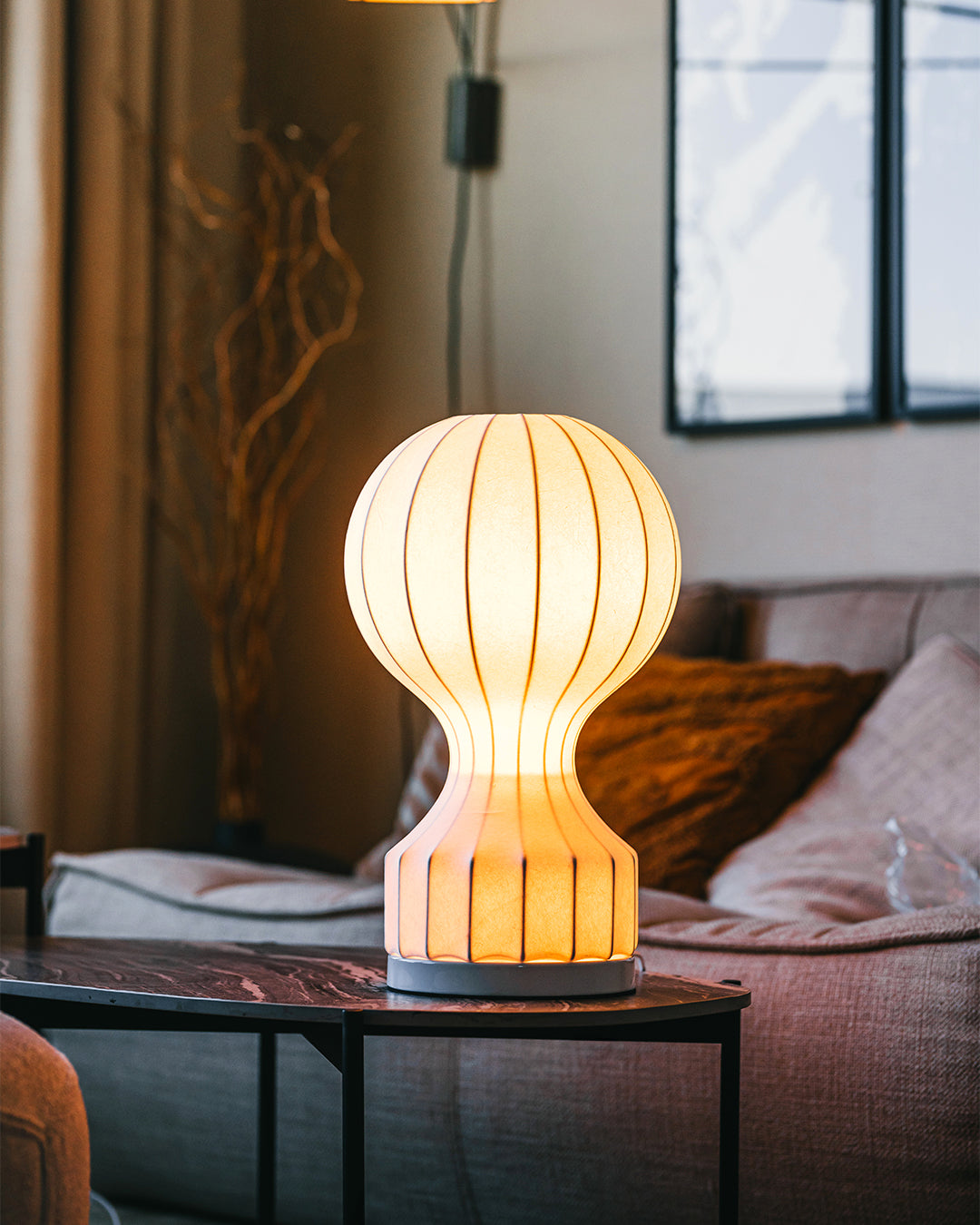 Hot air balloon table lamp with organic shape 