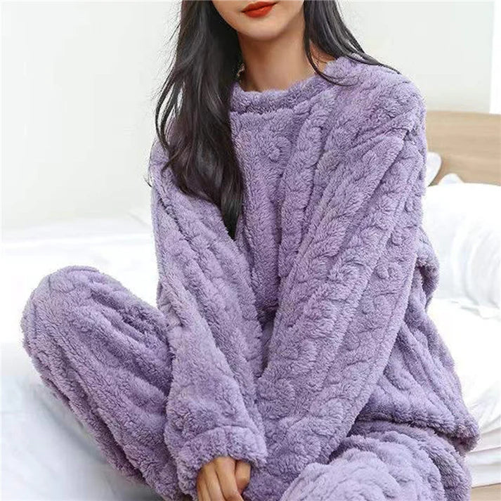 Women's Flannel Pyjama Set with Classic Design