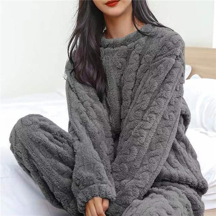Women's Flannel Pyjama Set with Classic Design