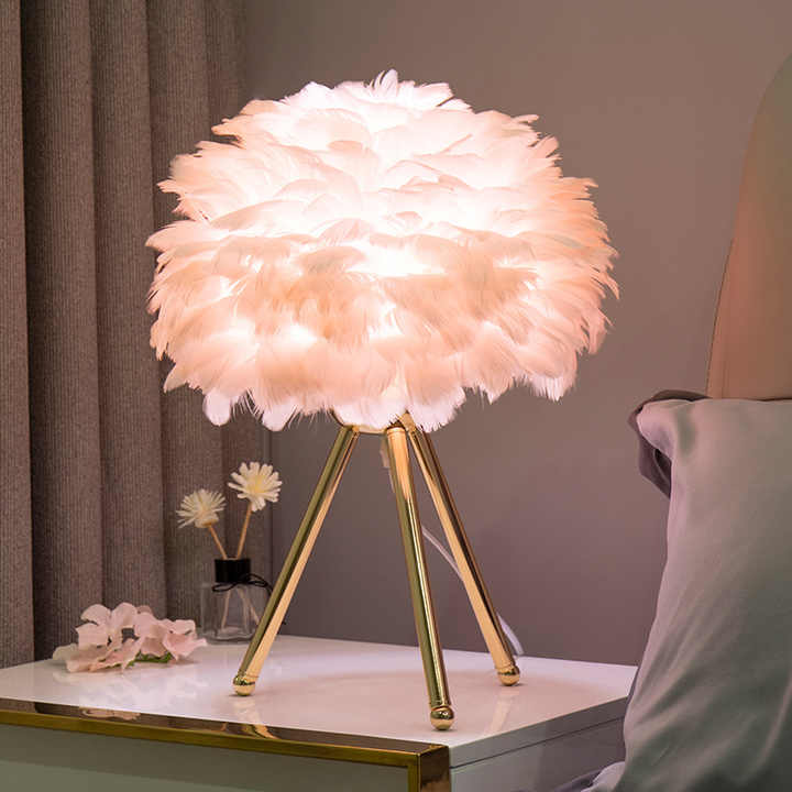 Table lamp with feather shade – dimmable, stylish &amp; cozy