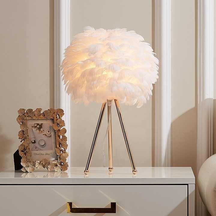 Table lamp with feather shade – dimmable, stylish &amp; cozy