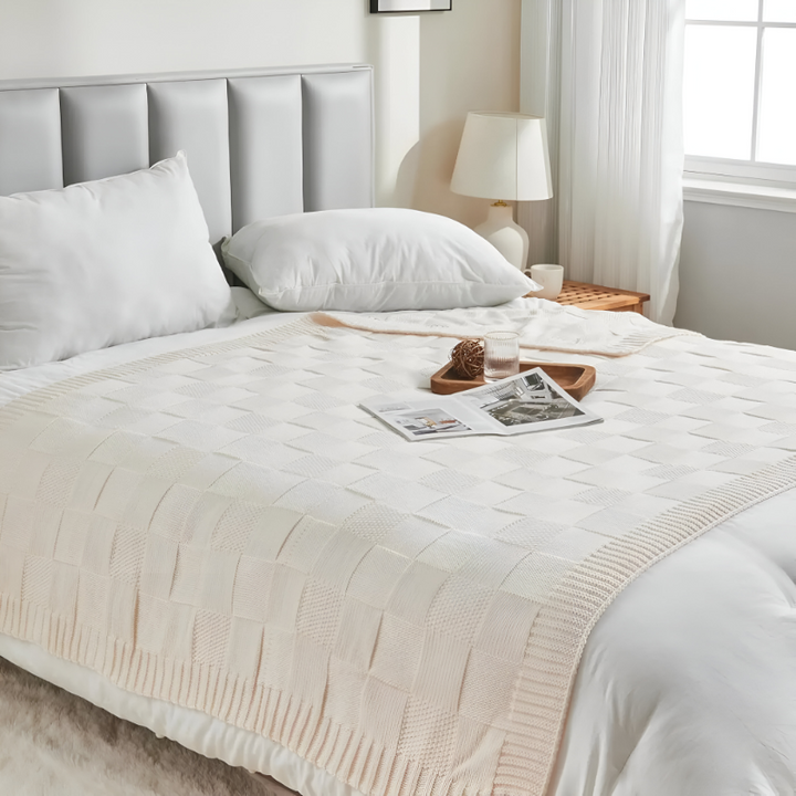 Black and white knitted blanket – acrylic plaid with checkered pattern for all seasons