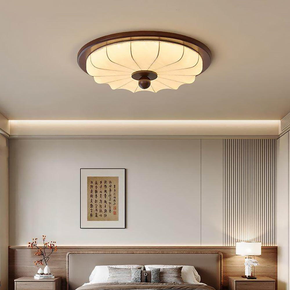 Elegante Deckenlampe aus Stoff und Holz für moderne Wohnbereiche