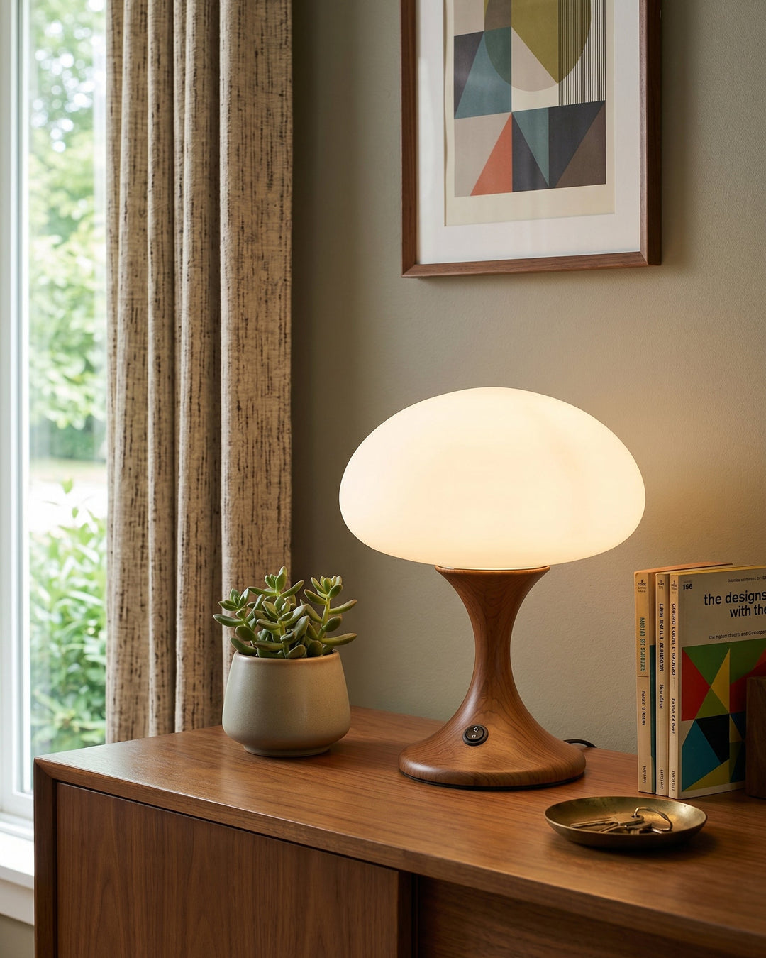 Pilz-Tischlampe aus Holz und Glas als stilvolles Wohnaccessoire
