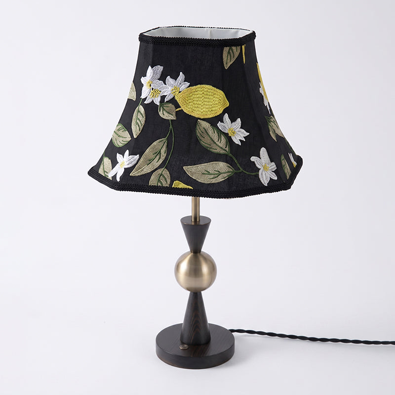 Tischlampe Aus Holz Mit Stoffschirm